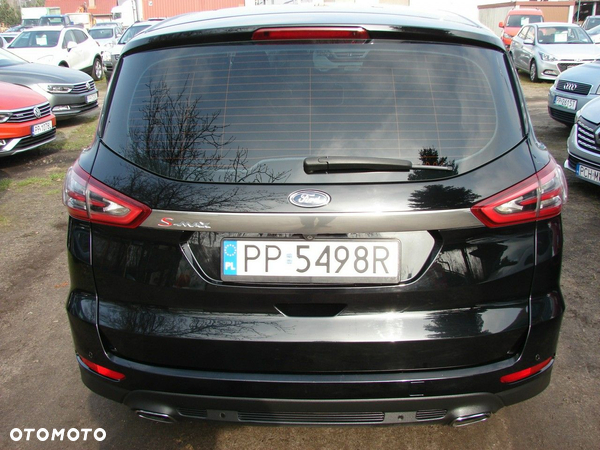 Ford S-Max - 17