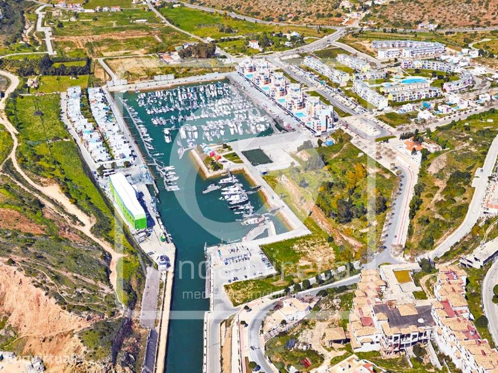 Terreno Urbano com 10897 m² junto à Marina de Albufeira. - Grande imagem: 4/13