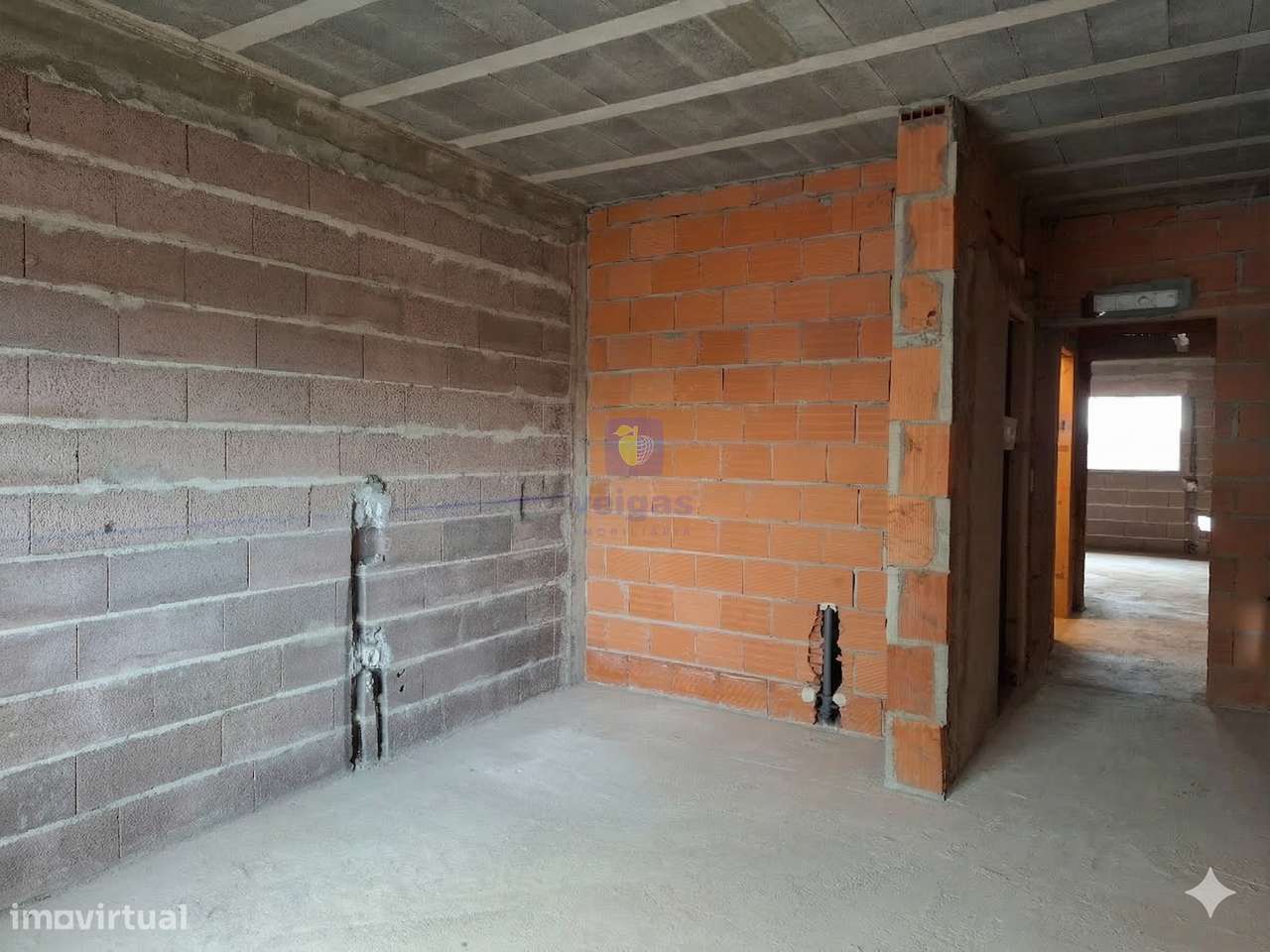 Apartamento T3 em construção, com garagem para 2 carros e elevador, si-10