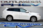 Mitsubishi Outlander 2.0 4WD Plug-In Hybrid - 12