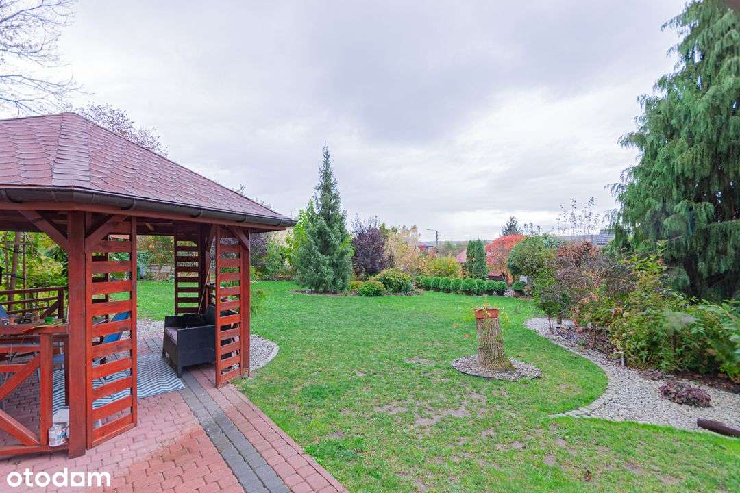 Duży dom 220m2 z pięknym ogrodem (działka 11 ar)-14