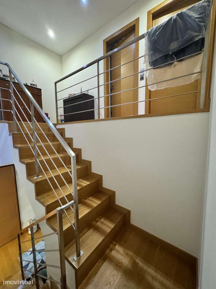 Apartamento duplex T4 com 3  garagens-16