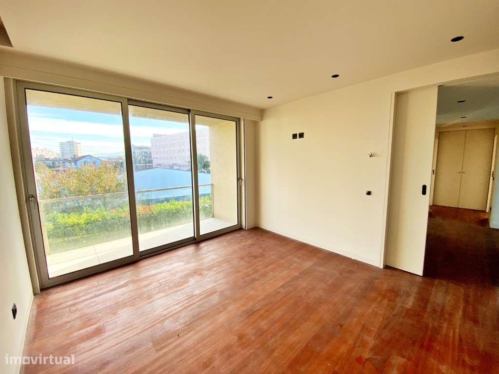 Moradia com elevador no centro da Trofa-10