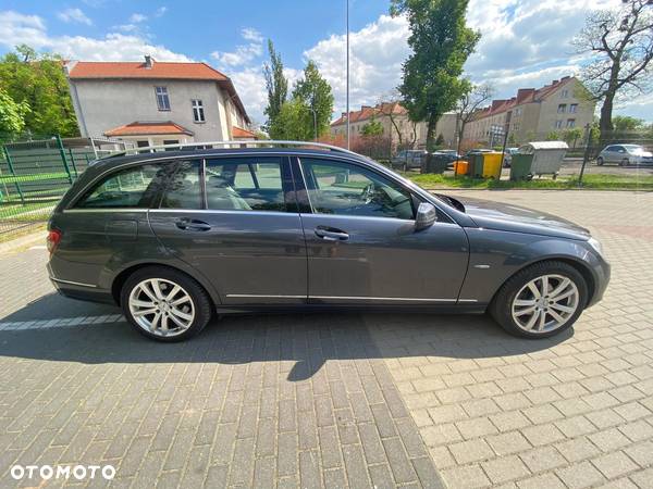 Mercedes-Benz Klasa C 220 T CDI DPF (BlueEFFICIENCY) 7G-TRONIC Avantgarde - 2