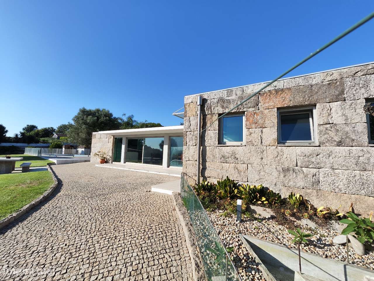 Vende-se moradia de luxo-48