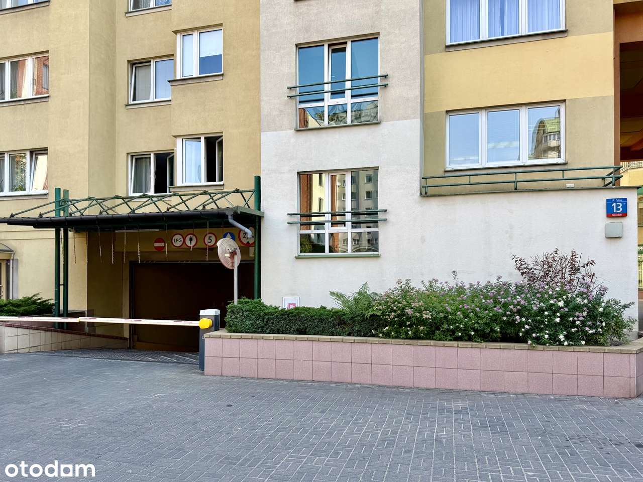 CENTRUM I WOLA ROI 6% lokal z witrynami wynajęty na bank 0% PROWIZJI-5