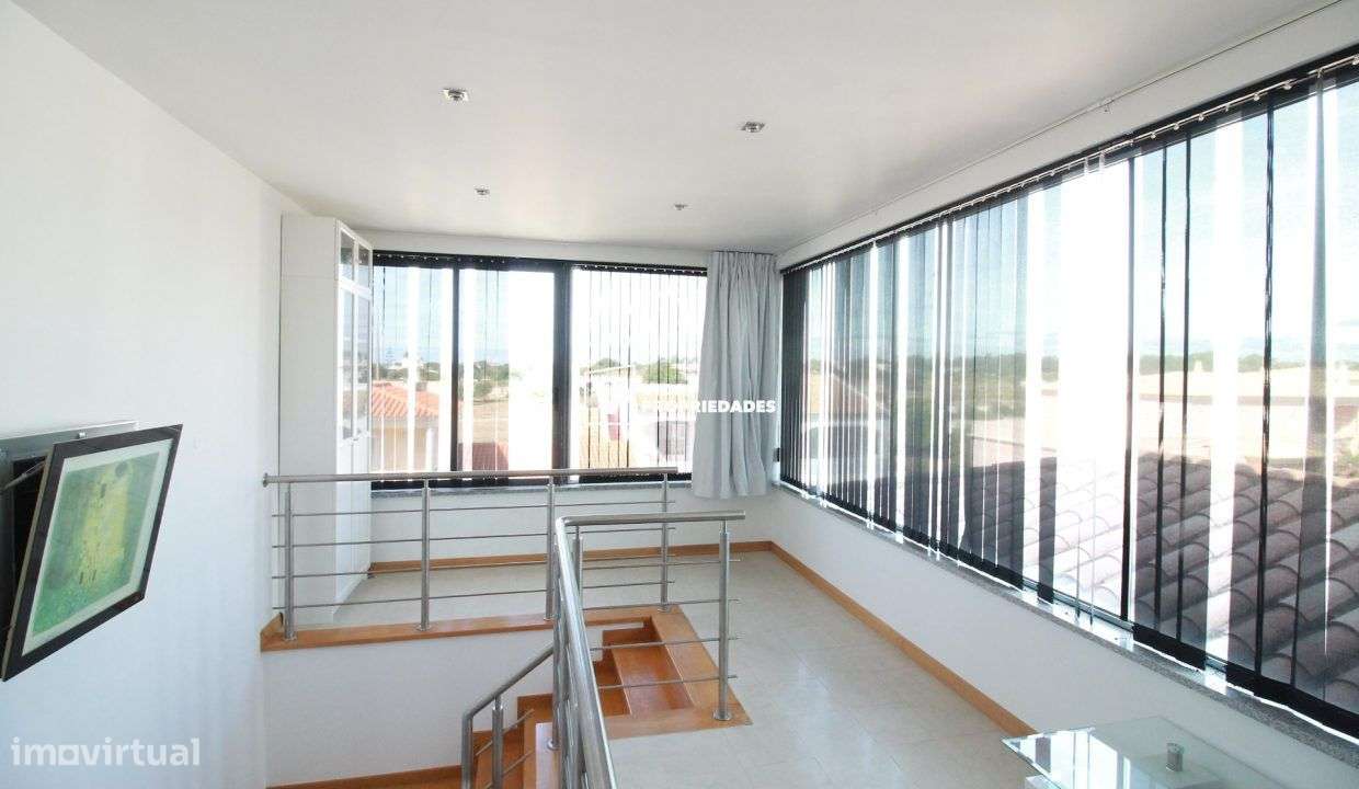 Moradia T3 com piscina e garagem-15