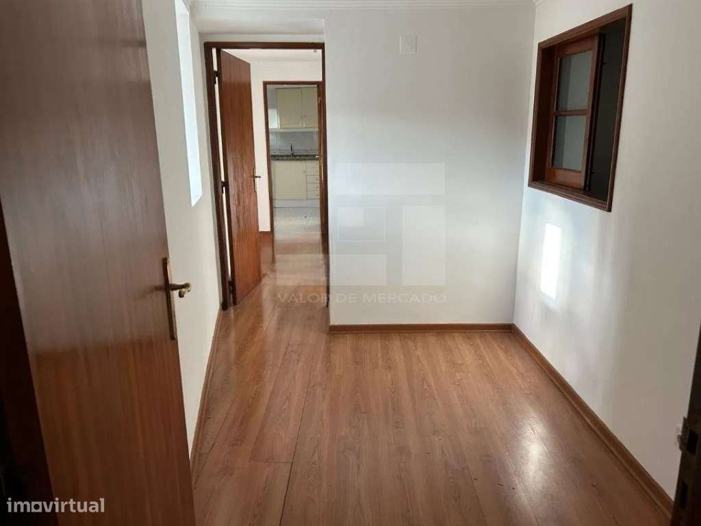 Apartamento T2 na Graça, Lisboa, perto de transportes públicos.-8