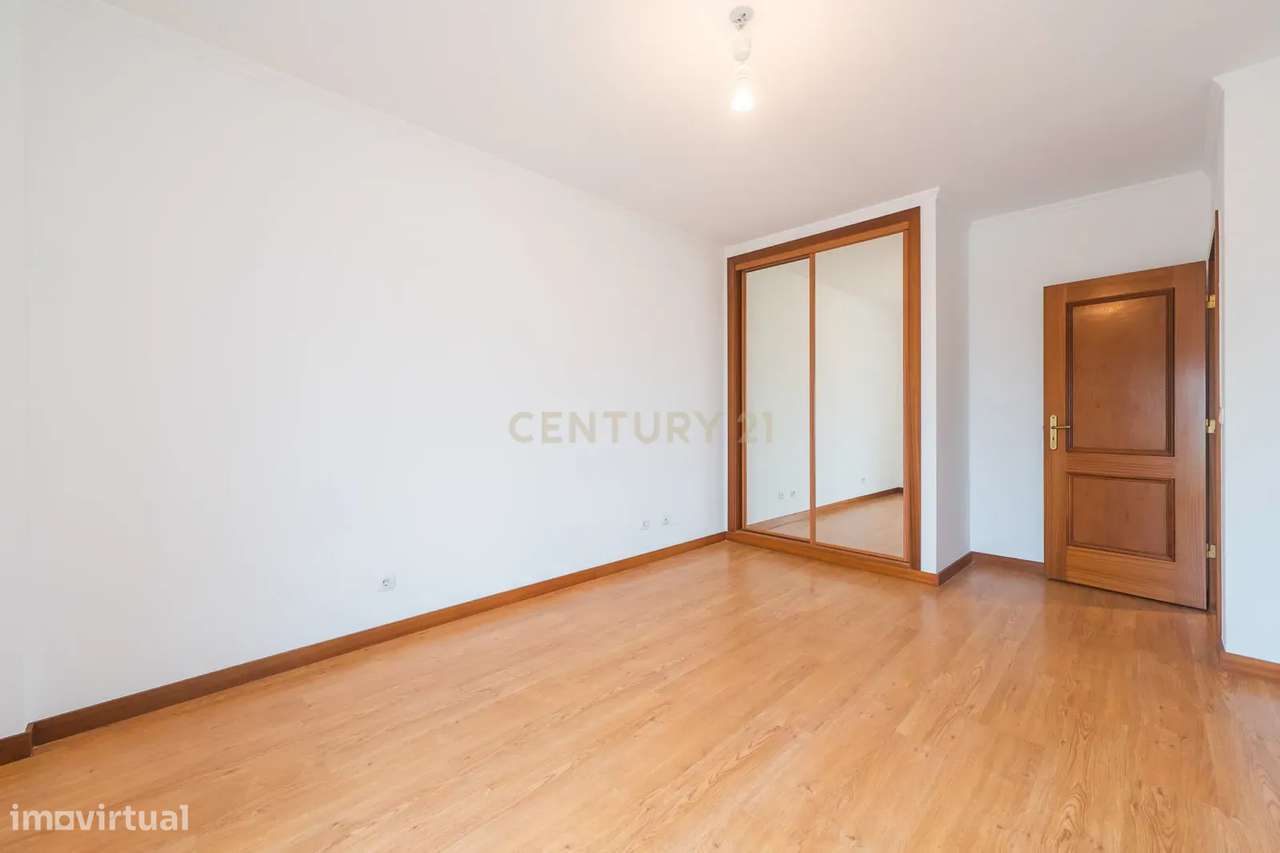 Excelente apartamento T2 com parqueamento em Rio de Mouro-28
