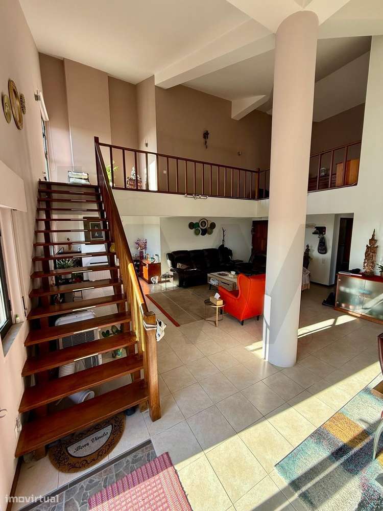 T4 no Último Piso com Terraço de 100m2 e Vista Panorâmica Deslumbrante-25