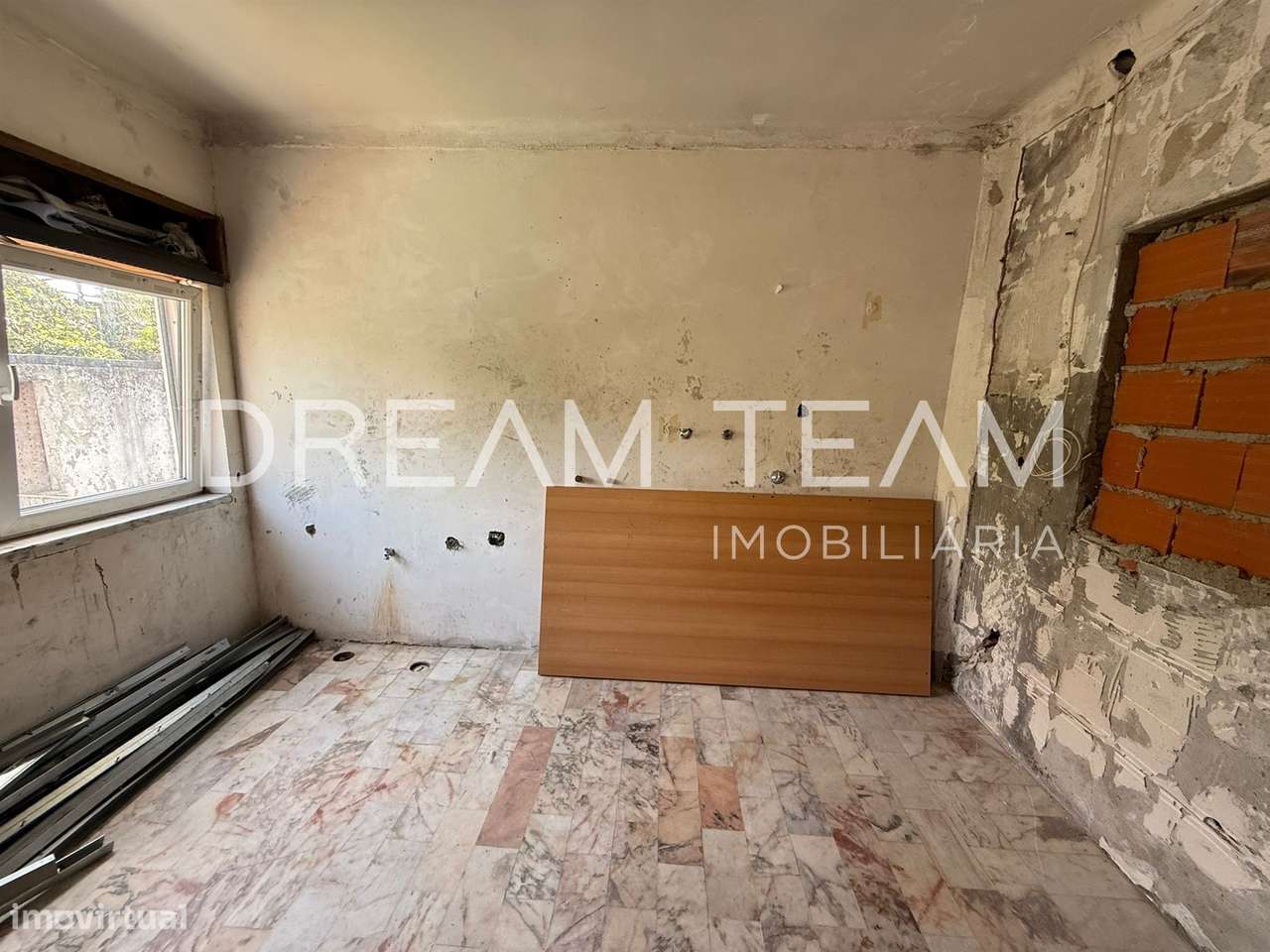 Moradia T7 com Piscina na Charneca da Caparica-9