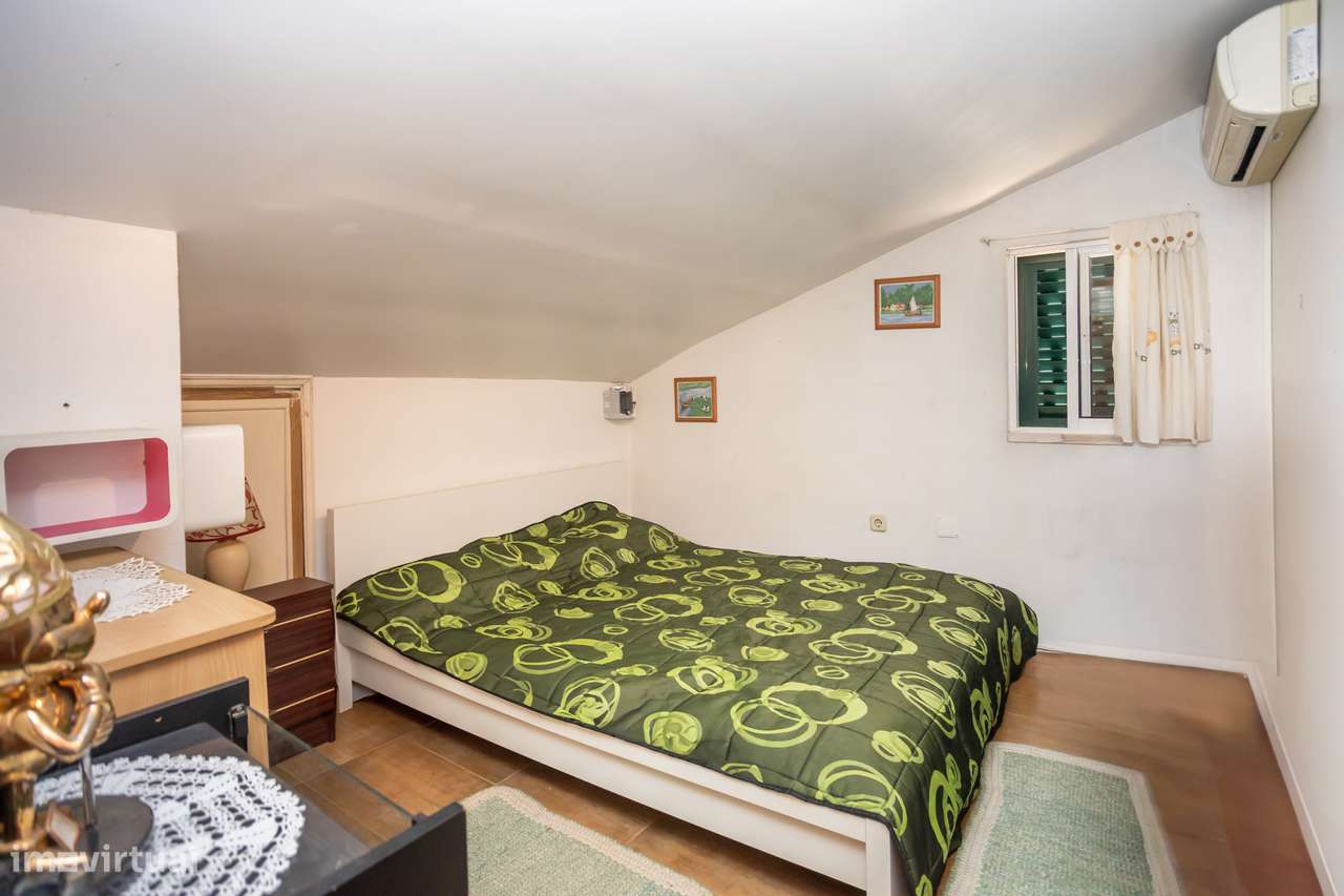 Moradia Geminada com Jardim, Cave e Garagem.-33