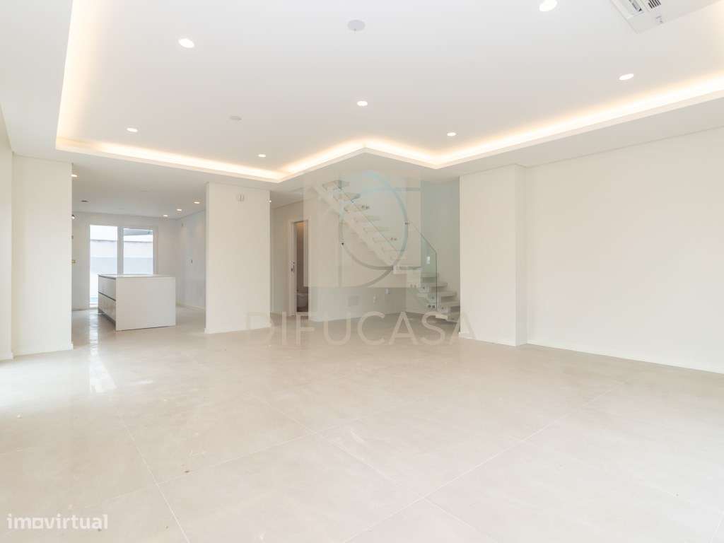 Moradia Isolada T4 c/ Piscina e Garagem-13