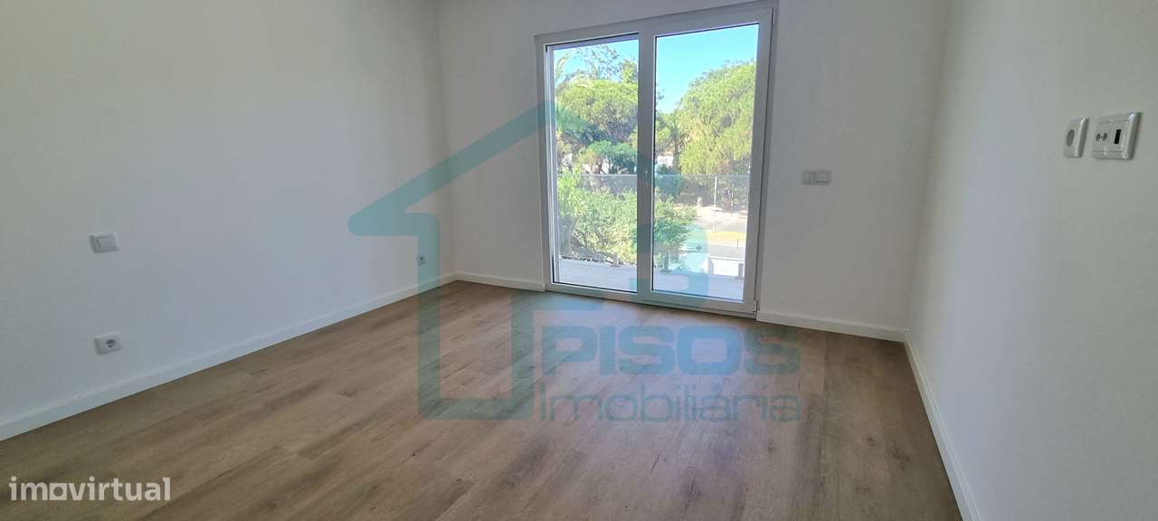 Moradia V4+1 com piscina - Costa da Caparica - Almada-20