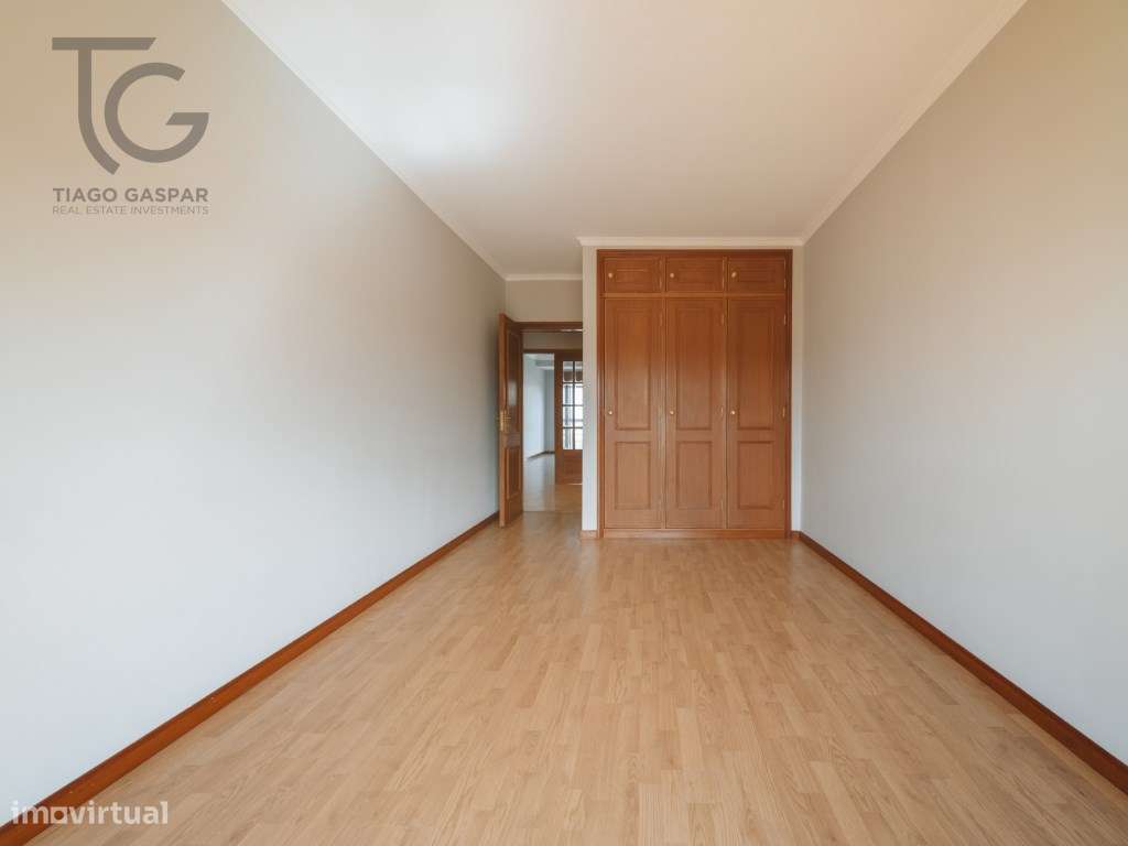 T2 com suíte e garagem a 800m da praia Ericeira-8