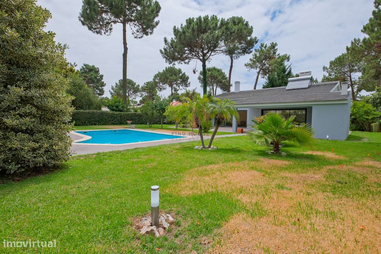 Moradia T4 de Luxo Totalmente Remodelada na Herdade da Aroeira-41