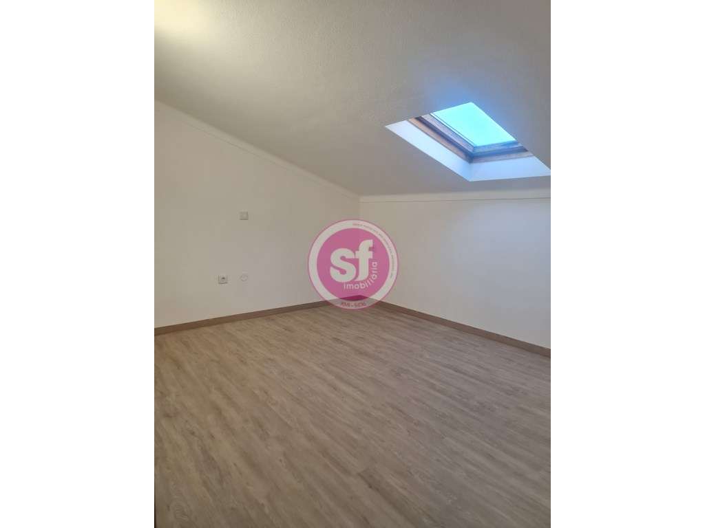 Sótão no centro de Anadia para Venda !-12