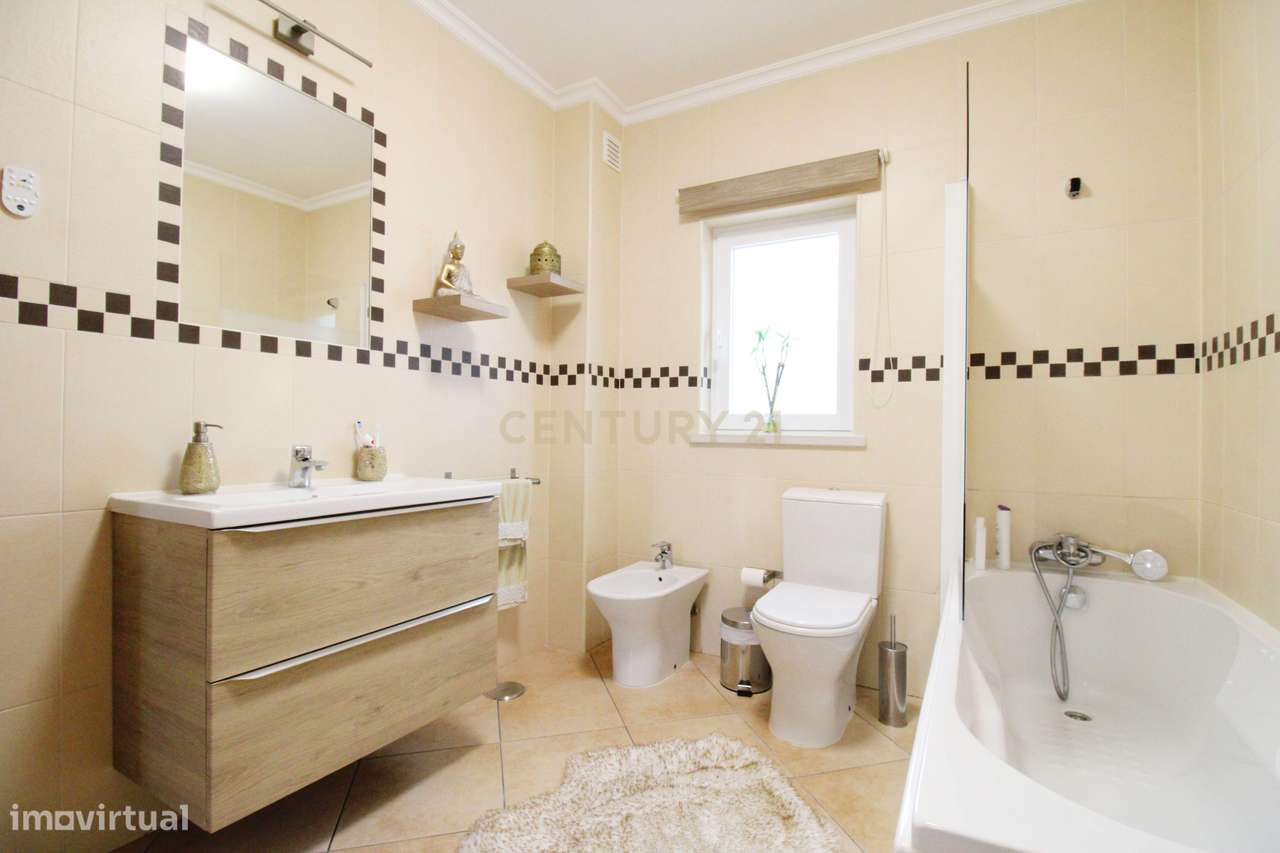 Moradia, Fernão Ferro, Seixal, com 3 Quartos-26