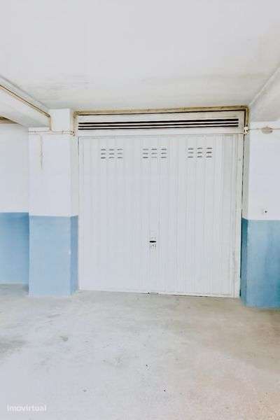 Garagem fechada com luz e janela- Figueira da Foz - Grande imagem: 4/5