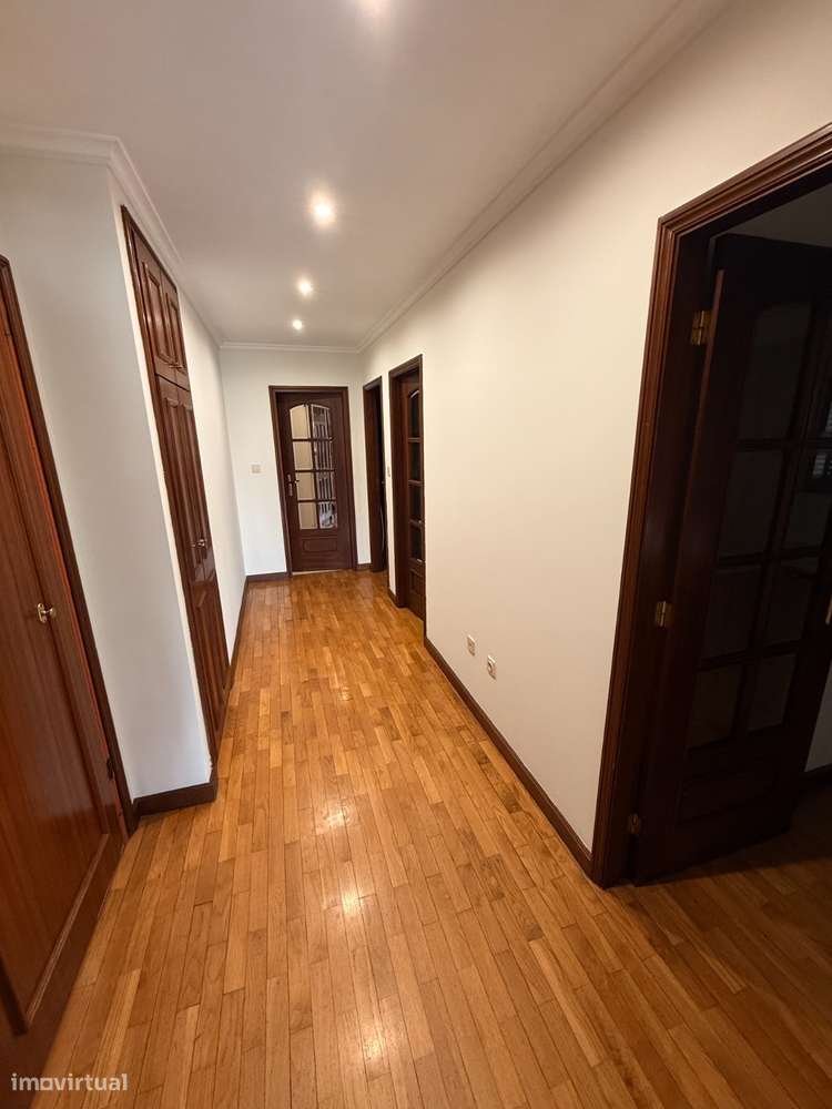 Apartamento T2 com lugar de garagem no Porto - Ramalde-26