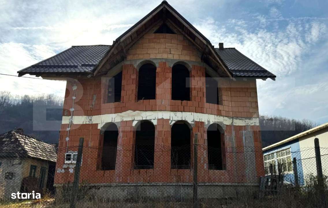 VAND CASA SI TEREN IN ARCALIA, CU TOATE UTILITATILE SI 19 ARI DE TEREN - Imagine principală: 4/17