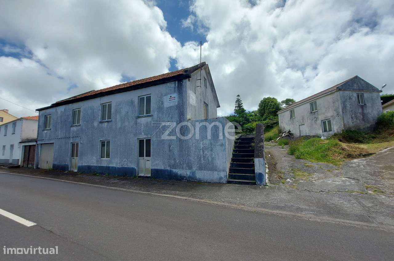 Moradia Com Terreno Em Santo Antonio Ilha De Sao Jorge