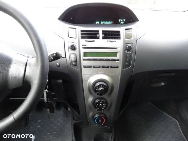 Toyota Yaris 1.33 Sol - 26