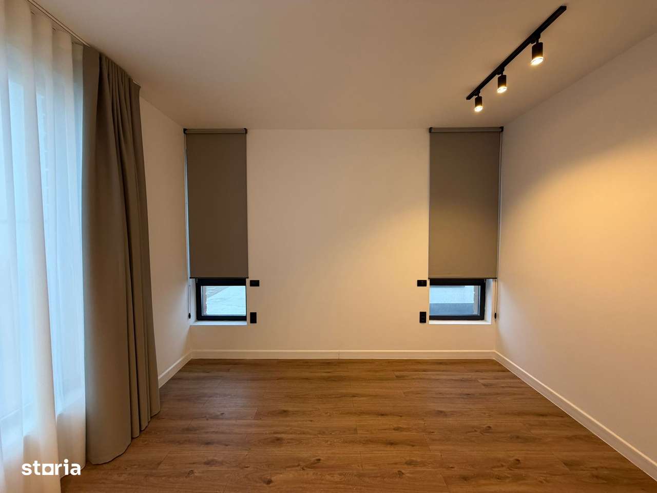 LA CHEIE! GATA DE MUTARE-TEREN 300 MP școală Americana 3 min.-15