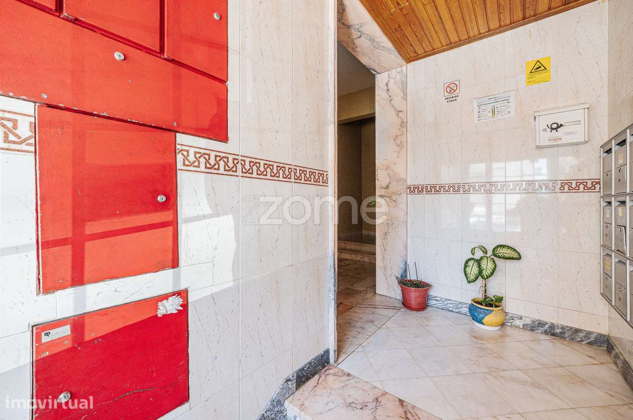 Apartamento T2 na Tapada das Mercês-37