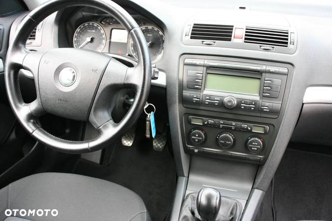 Skoda Octavia 1.6 Ambiente - 19