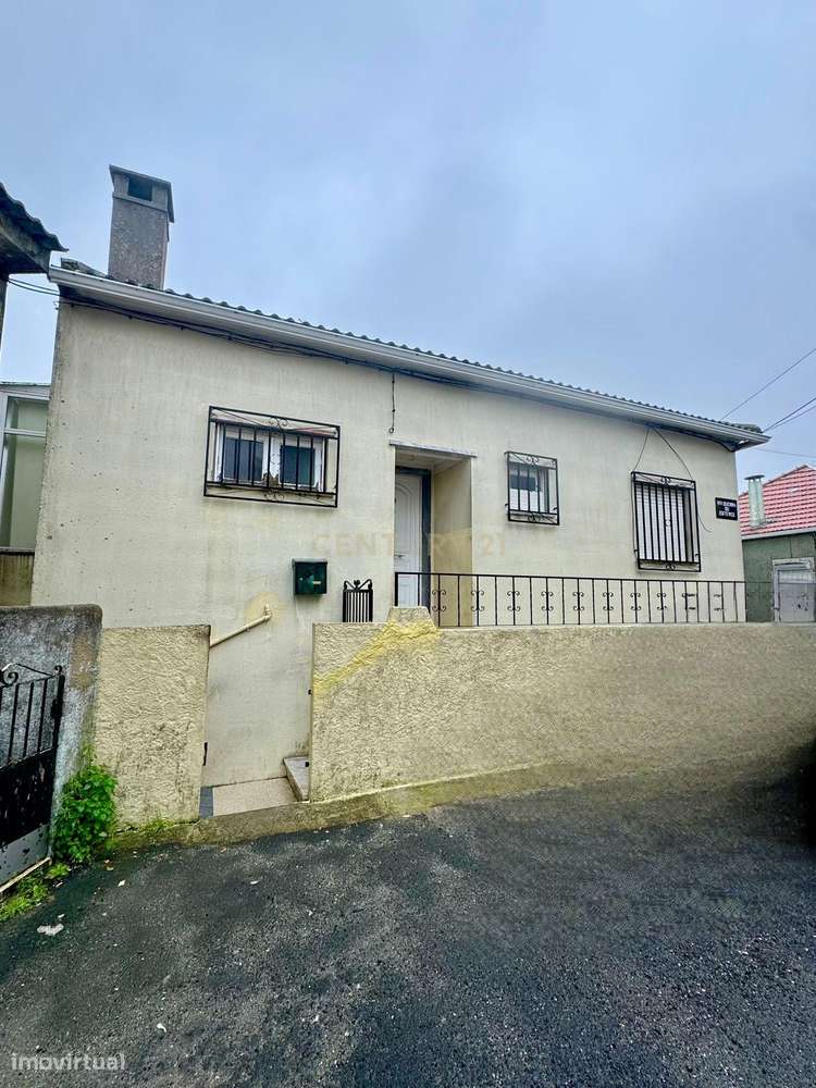 Camarate - Prédio de 2 andares de utilização independente - Grande imagem: 3/21