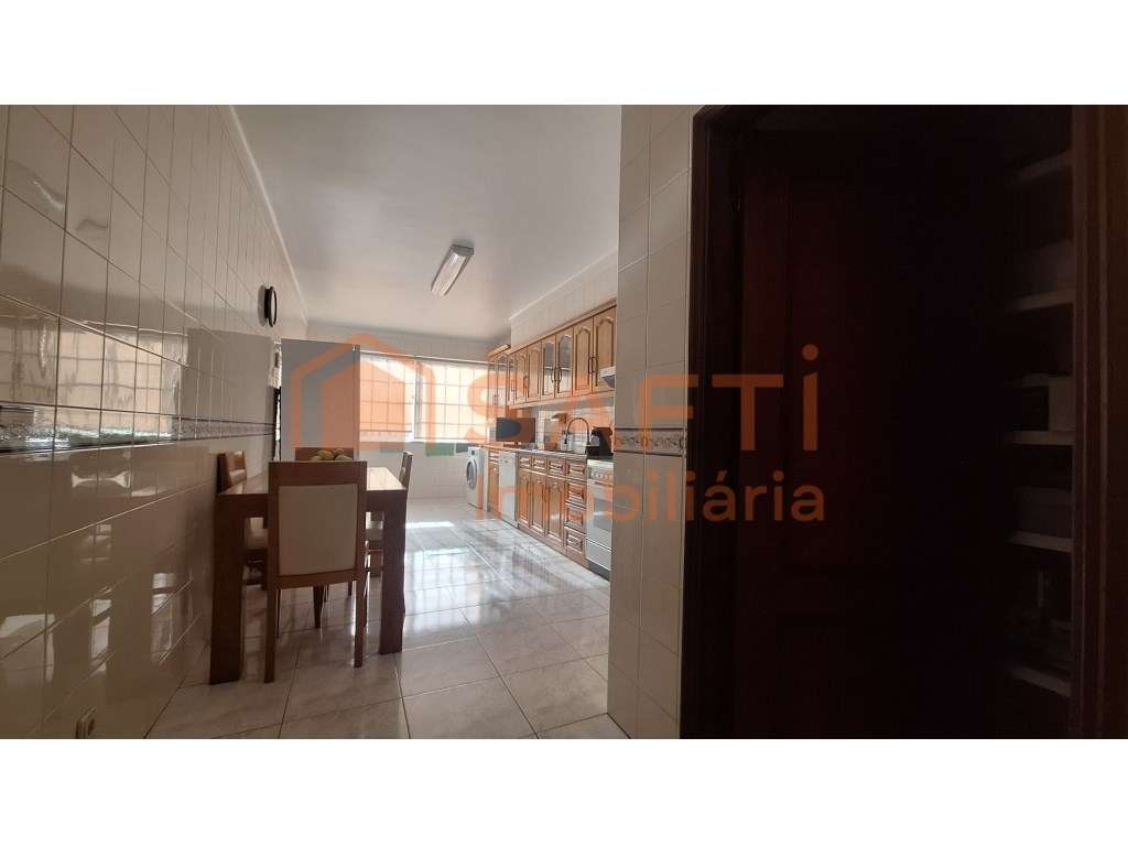 APARTAMENTO T4 Excelente Conservação - Grande imagem: 4/29