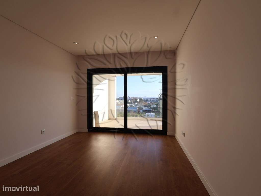Apartamento T3 usado como novo em Vale Salgueiro, Montijo. Com 196 ...-56