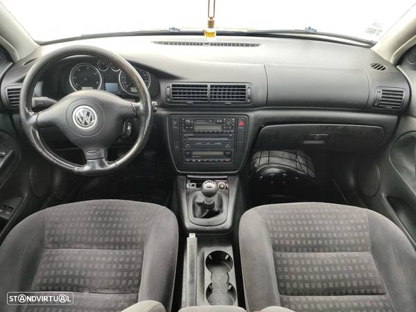 VW Passat 1.9 TDi Confortline - 10