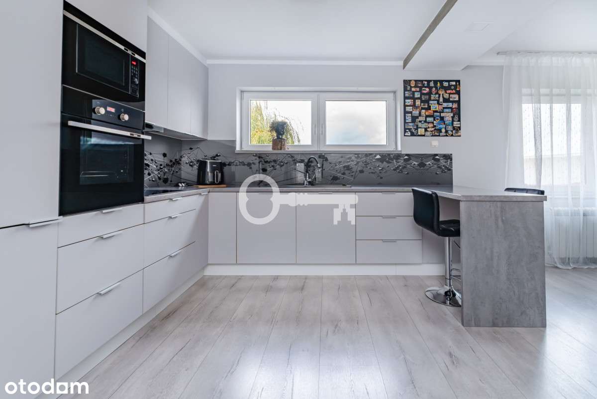 Duży dom w spokojnej okolicy-1