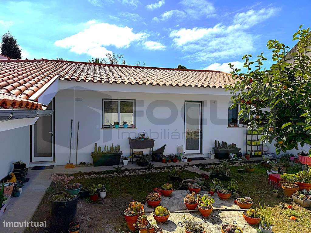Espaçosa moradia T4 para venda em Esgueira-54