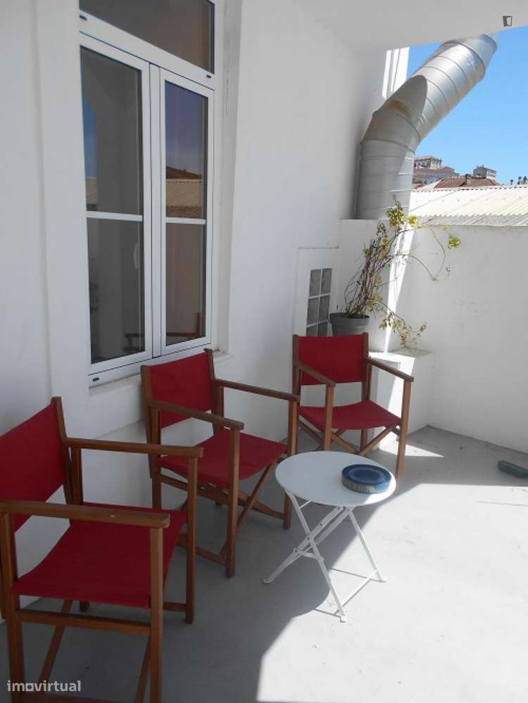 Quarto - localizado em Baixa Coimbra - Grande imagem: 5/6