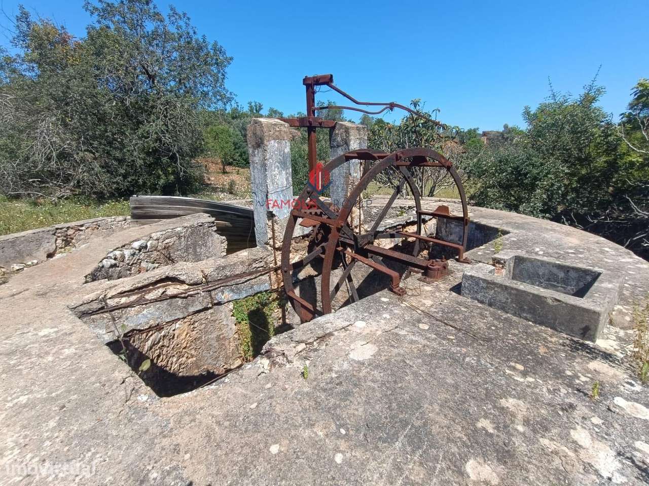 Quinta com 9 Hectares , junto ao rio Arade excelente investimento-11