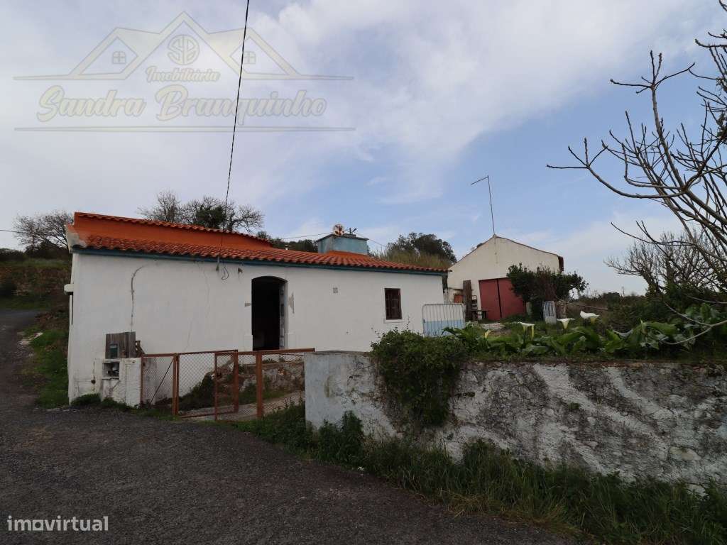 Moradia T3 com garagem e terreno 4120m2-24