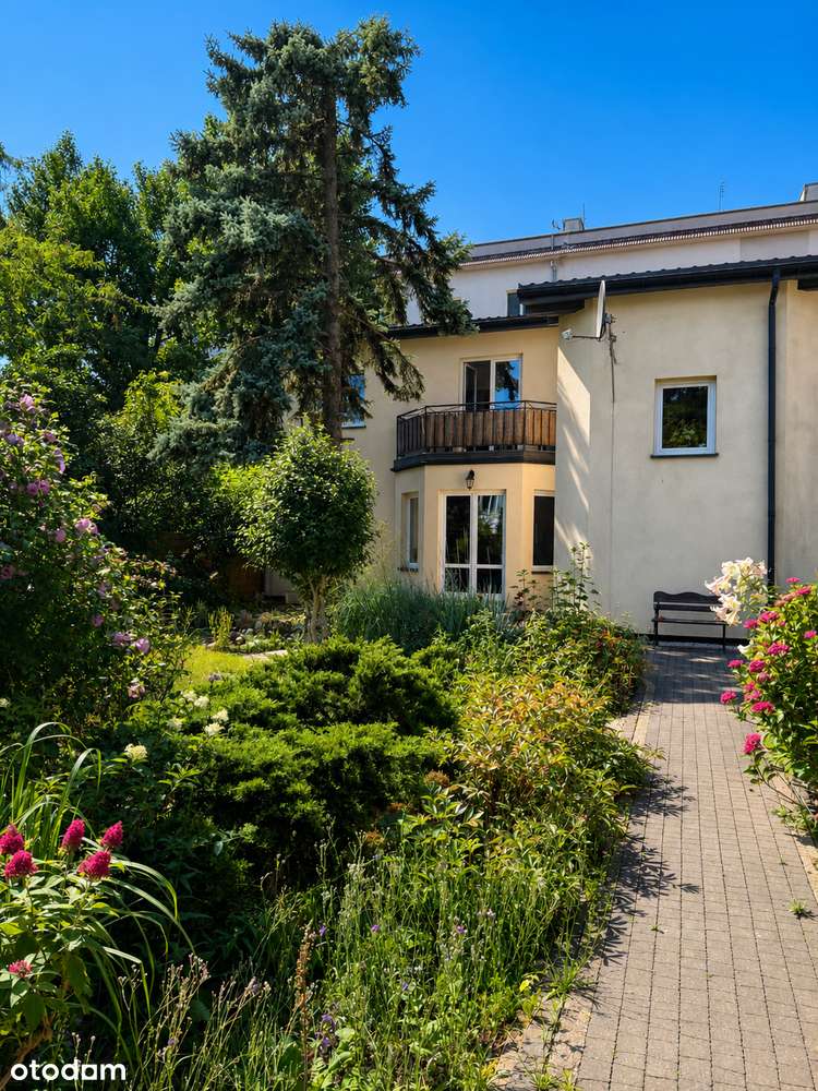 Dom wolnostojący 237 m² w centrum miasta – lokale i garaże