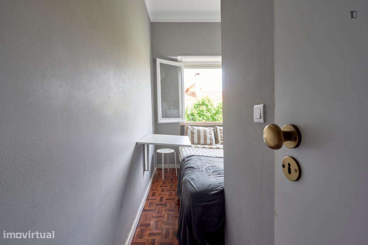 Quarto - localizado em Benfica Lisbon - Grande imagem: 2/32