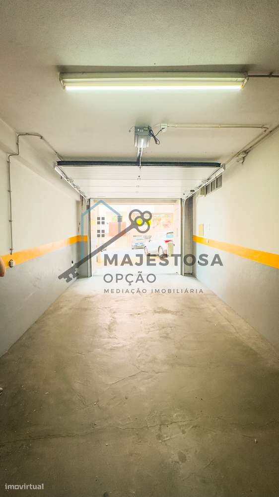 Apartamento T3 no Último Andar com Garagem — Gualtar (Braga)-32