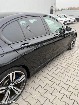 BMW Seria 7 750i xDrive - 10