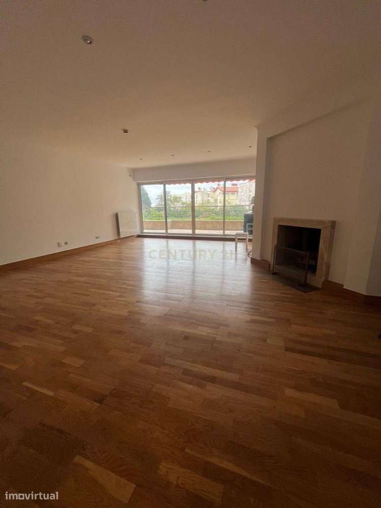 T3 com Terraço e Vista Desafogada – Belas Clube de Campo - Arrendament - Grande imagem: 2/23