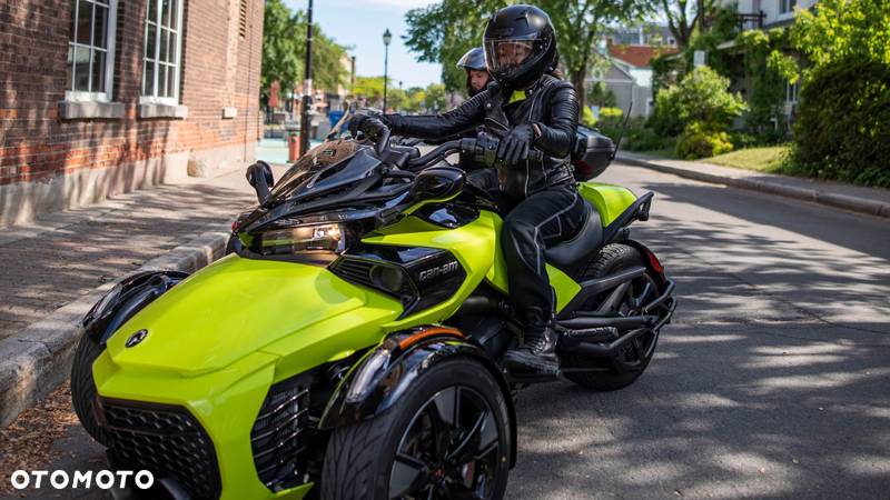 Can-Am Spyder - 8