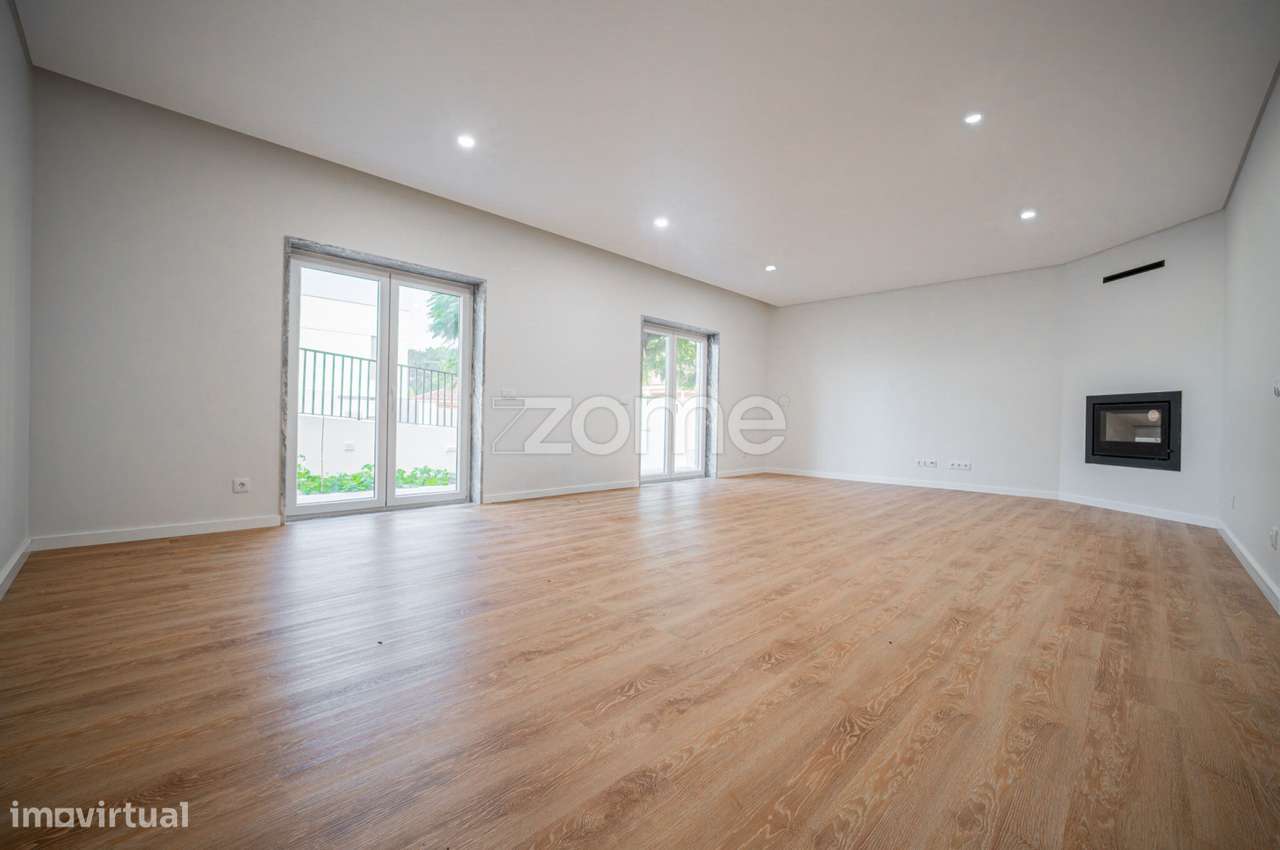 Moradia T3 com 6 assoalhadas, nova, no Alto dos Gaios - Estoril - Grande imagem: 3/38