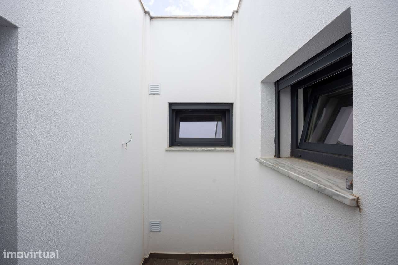 Moradia T4 Semi-Nova-37