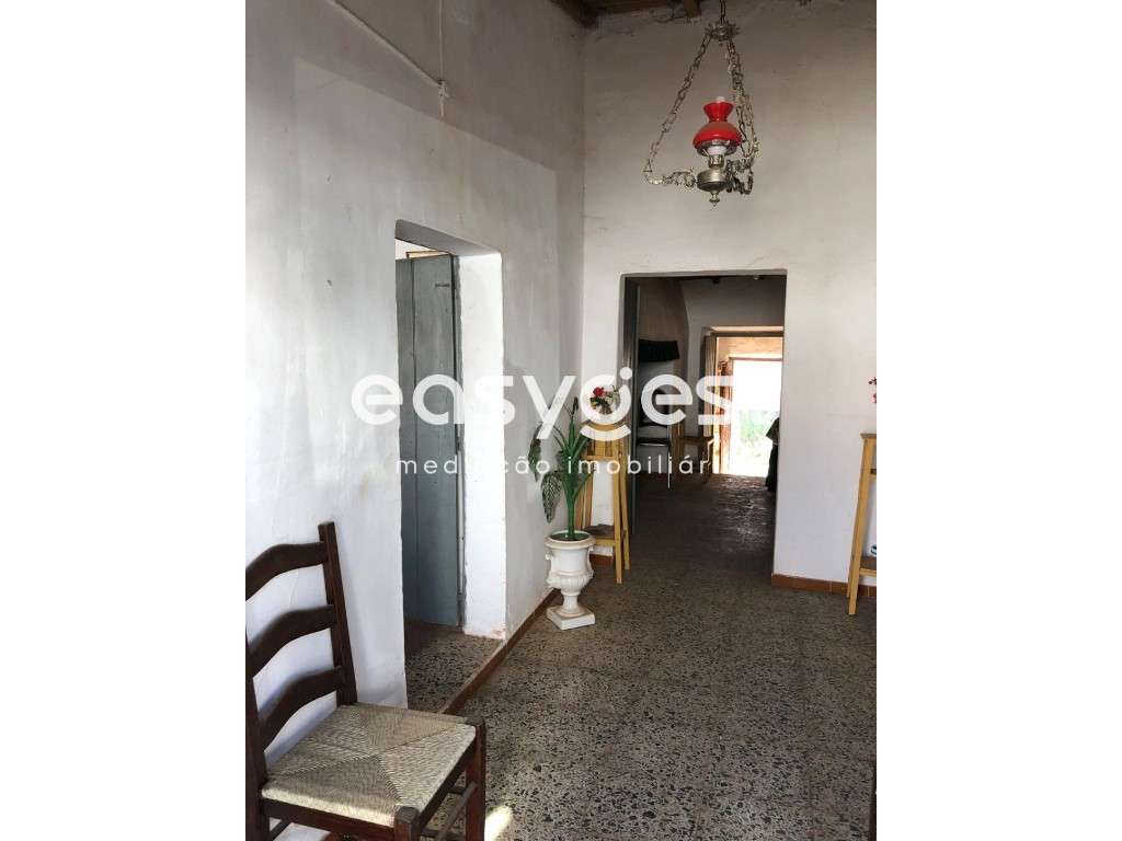 Moradia V5 localizada na típica aldeia alentejana de Selmes - Grande imagem: 4/15