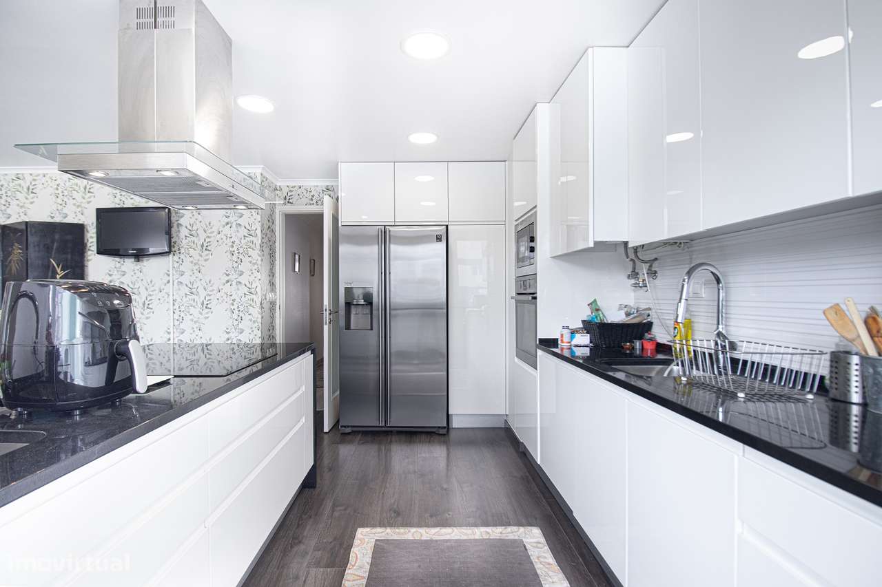 Apartamento T4  remodelado em Carnaxide - Grande imagem: 4/33