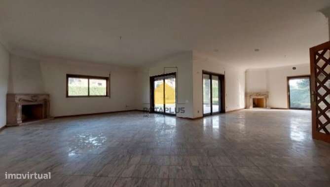 Moradia T5 com Piscina em V. N. Famalicão-2